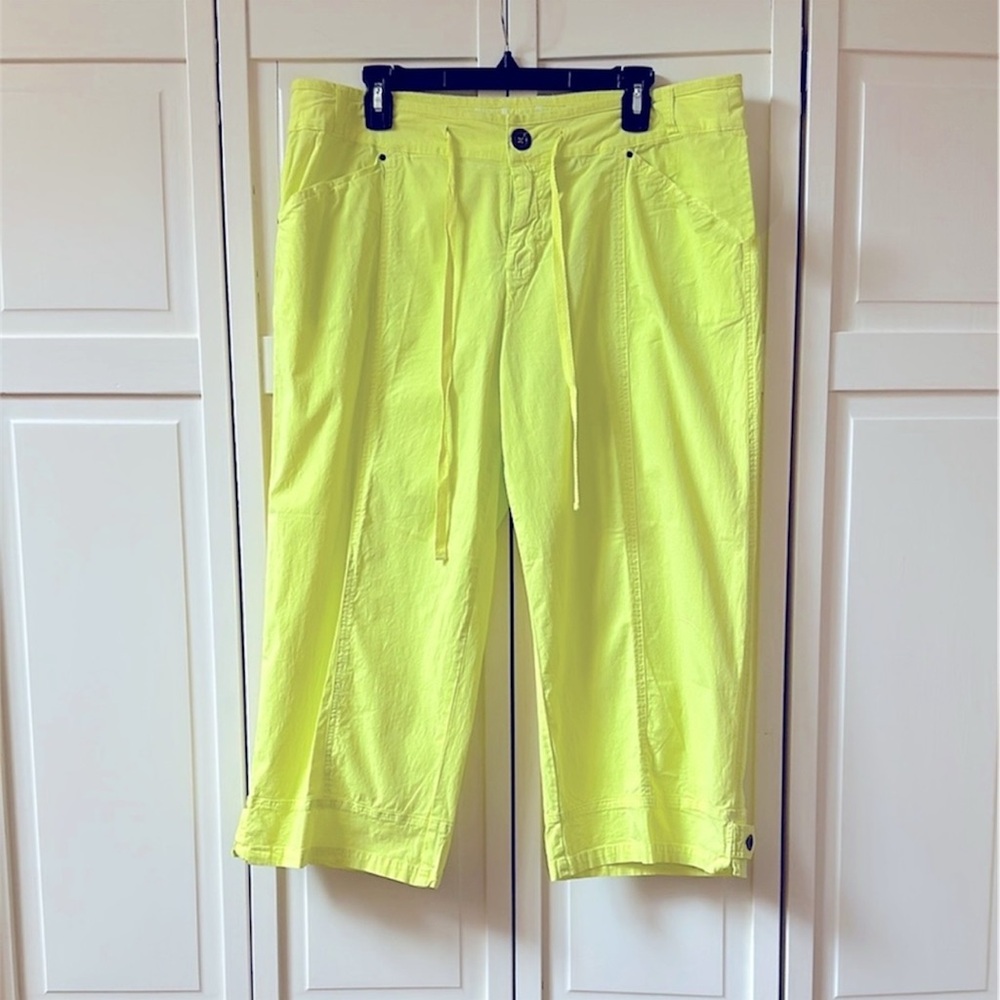 Fresh Produce Broadcloth Safari Cotton Capris NWOT